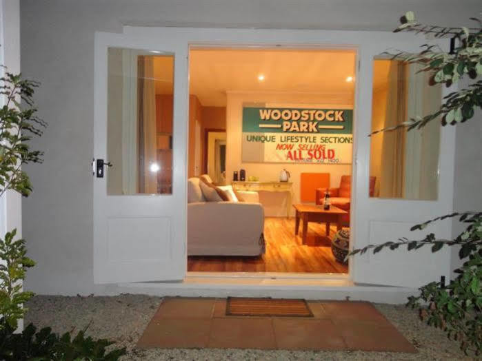 Woodstock Suite Nelson Exterior photo